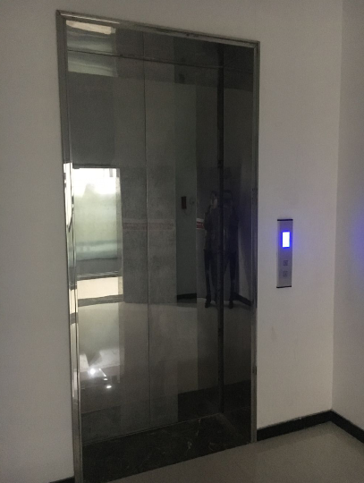 火災發(fā)生時，電梯的電源切斷及報警聯(lián)